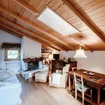 Charming Mountain Penthouse Apartment *