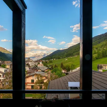 Charming Mountain Penthouse Apartamento Aprica